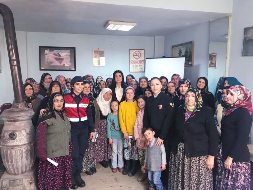 Kadın kaymakam kadınlarla buluştu 