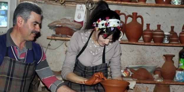 Kadın Kolları İl Başkanı Sarıbaş: Küçücük yerde kocaman işler yapan bu insanları kutluyorum!