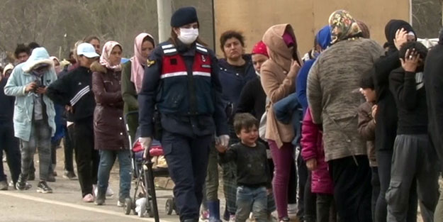 Kadın komutan gönülleri fethetti