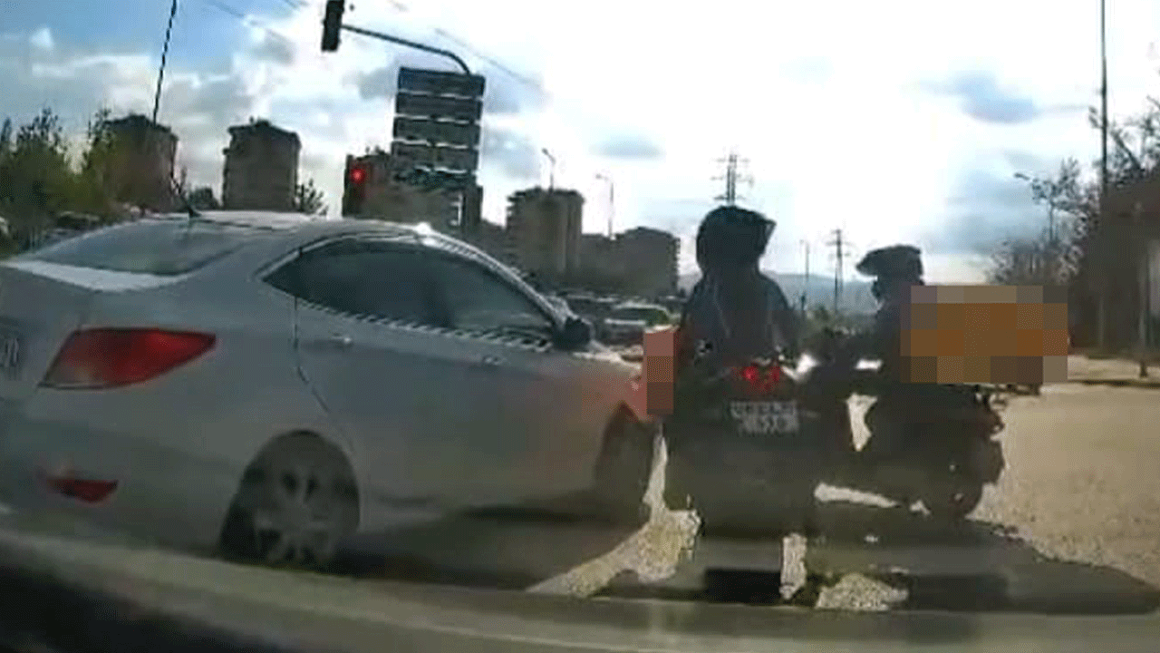 Kadın kurye trafikte dayak diyen meslektaşını kurtarmak için saldırgana kaskla kafa attı