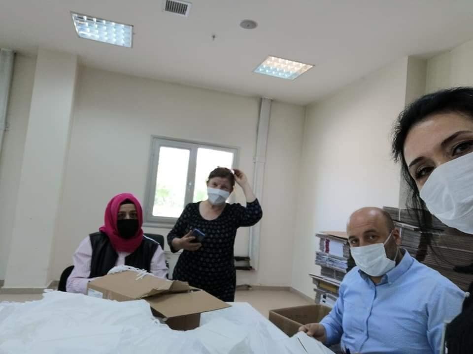 Kadın meclisi maske üretimine başladı 