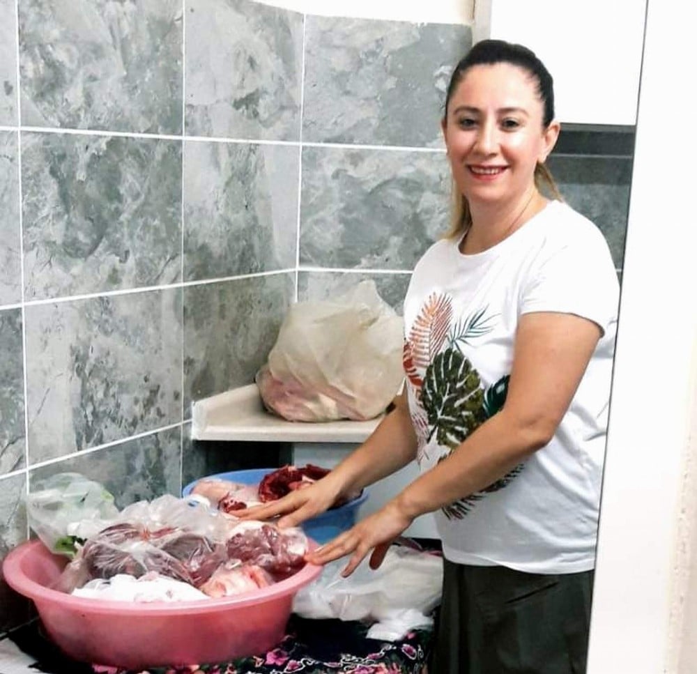 Kadın muhtar ihtiyaç sahiplerini kurbansız bırakmadı 
