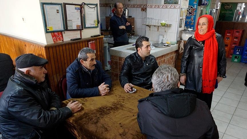 Kadın muhtardan mahalleliye 'milli seferberlik' daveti