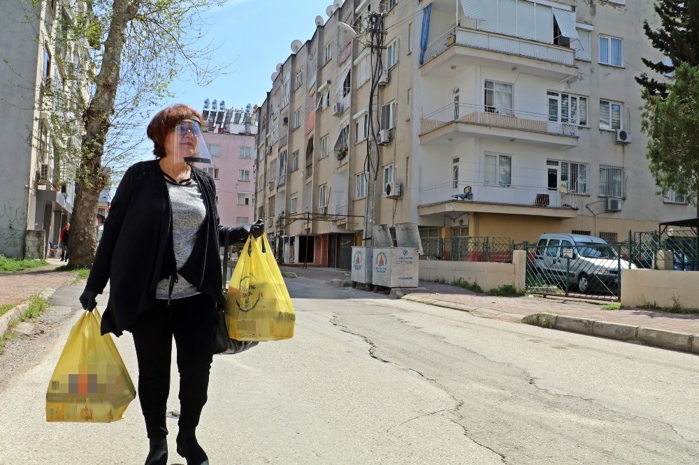 Kadın muhtarlar ’evde kalan’ yaşlılar için harekete geçti 