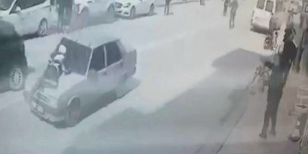 Kadın polisi kaputun üzerinde sürükledi! O anlar anbean kaydedildi