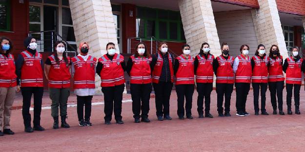 Kadın polisler, afet çadırı kurma eğitimi aldı