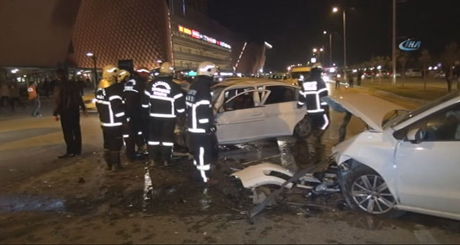 Kadın sürücü karşı şeride daldı: 3 yaralı