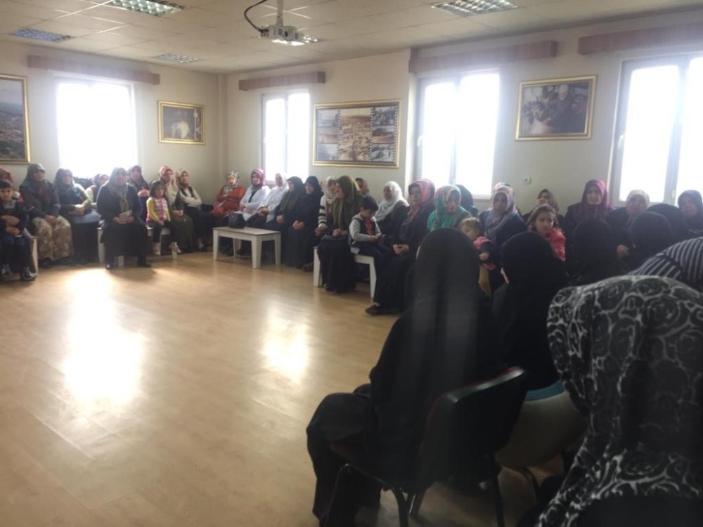 Kadın ve gençlik merkezinde kandil programı 