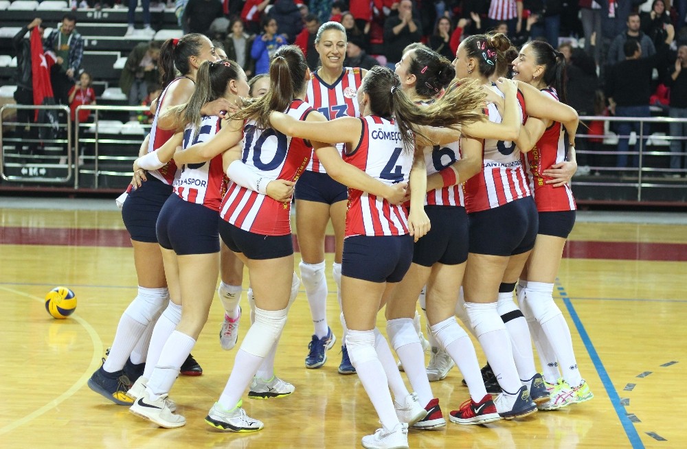 Kadın voleybol takımı Play-Off’u son maçta kaçırdı 