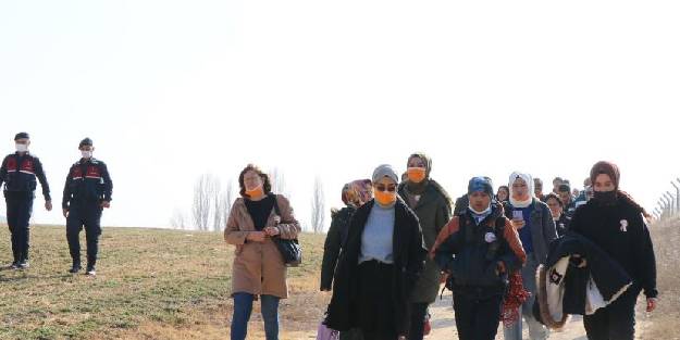 Kadına yönelik şiddet için doğada yürüdüler