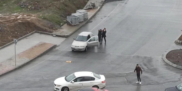 Kadını zorla otomobile bindirmek istedi! Çevredekiler engel oldu