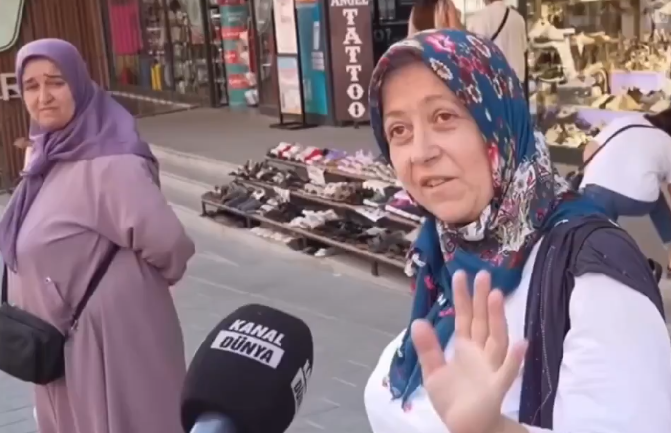 Kadının içinden Osmanlı Hatunu çıktı! Sokak röportajcısı neye uğradığını şaşırdı