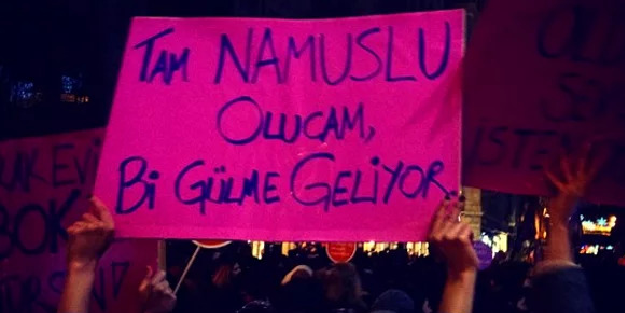 Kadının özgürleşmesi neden daha fazla soyunma üzerine?