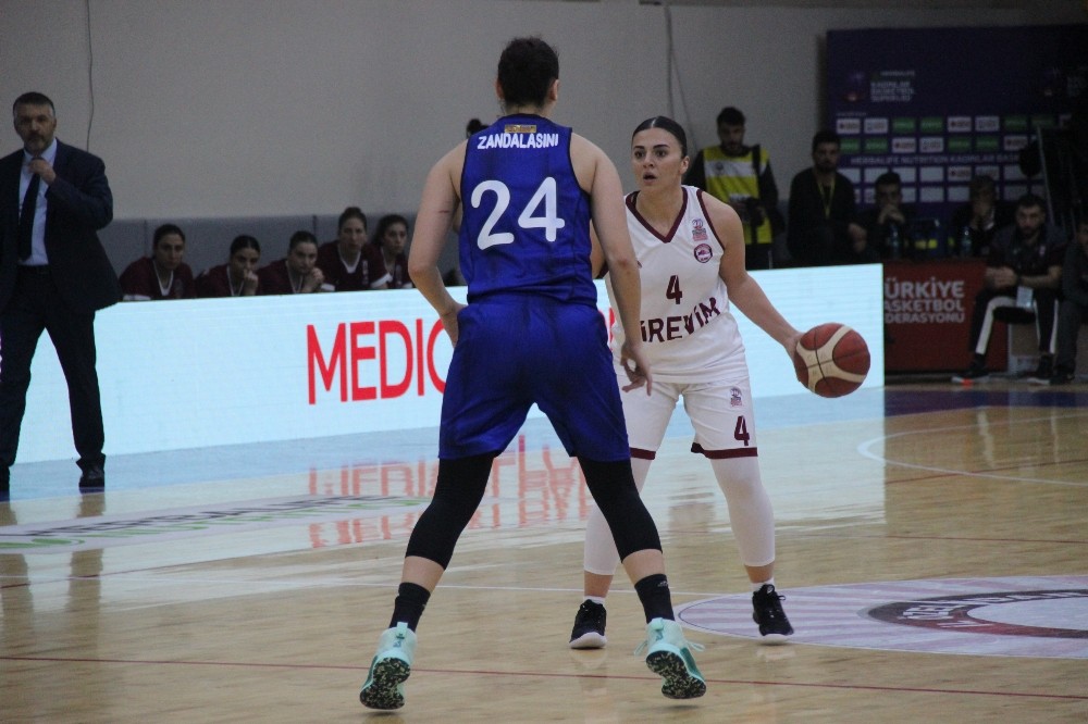 Kadınlar Basketbol Süper Ligi: Elazığ İl Özel İdare: 87 - Fenerbahçe: 84 