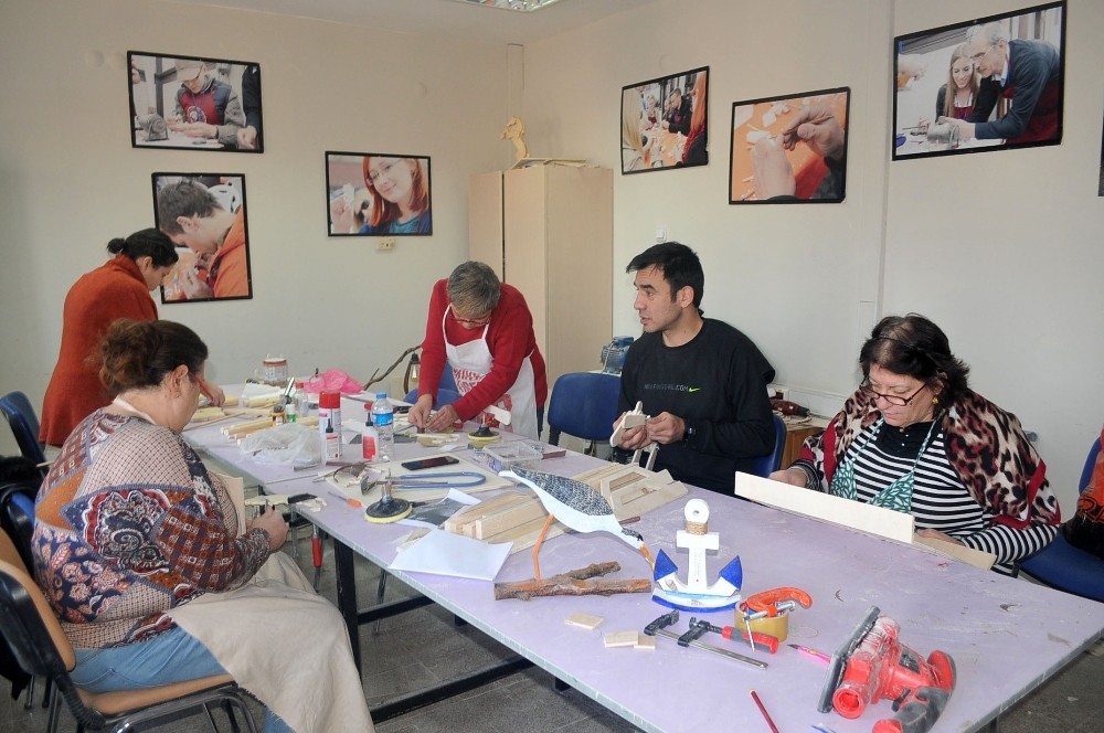Kadınlar ev dekorasyonunu kendileri tasarlıyor Yeni Akit