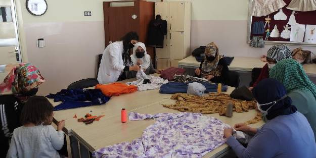 Kadınlar ev ekonomisine katkıda bulunuyorlar