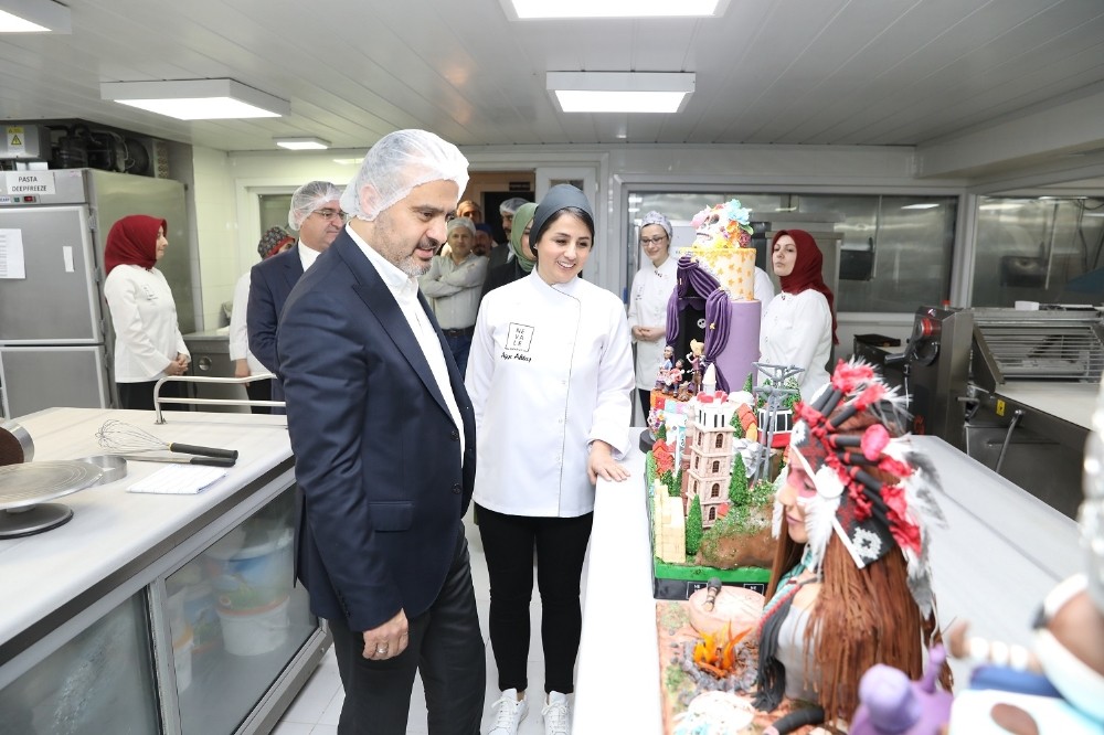 Kadınlar gününde pastalar Başkan Aktaş’tan 
