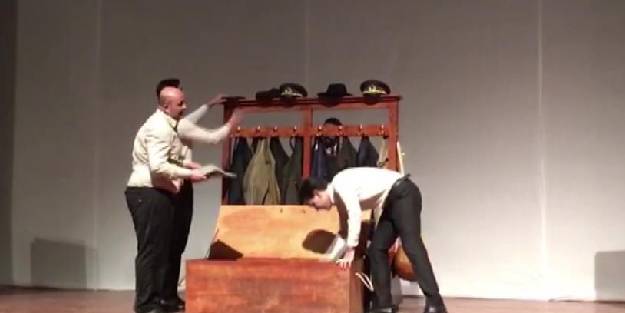 Kadınlar ilk defa tiyatro izledi