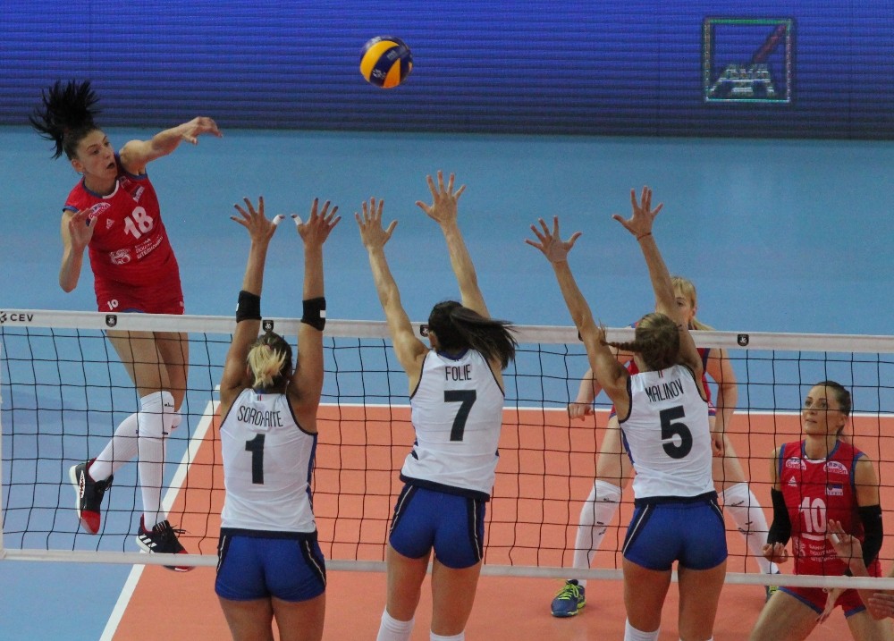 Kadınlar Voleybol Avrupa Şampiyonası’nın ilk finalisti Sırbistan 