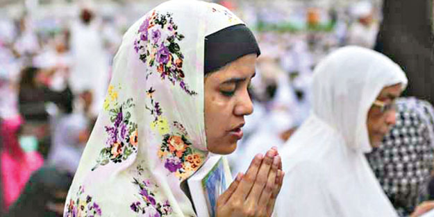 Kadınlara cami yasağına itiraz