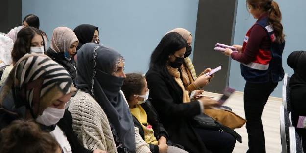 Kadınlara KADES uygulaması tanıtıldı