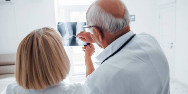 Kadınlarda osteoporoz riski erkeklerden 4 kat daha fazla