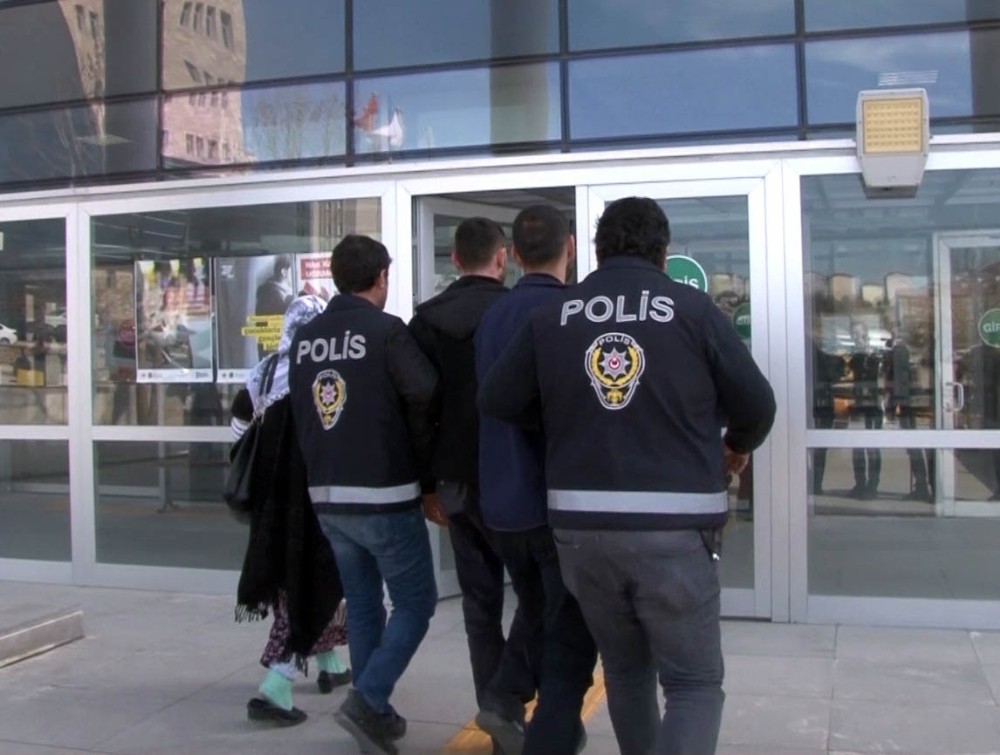 Kadınları darp edip, birini bıçaklamıştı o şüpheli yakalandı 