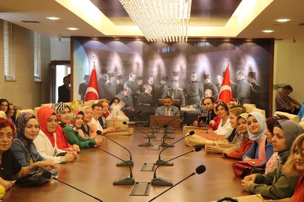 Kadınların el emekleri göz kamaştırdı 