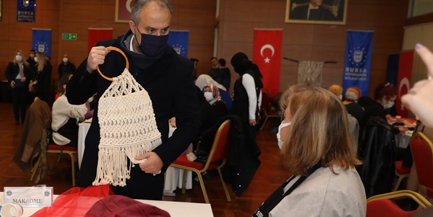 Kadınların korona ilacı; nakış, makrome, resim