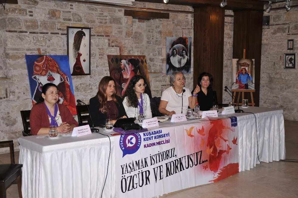 Kadınların sorunları Kuşadası’nda masaya yatırıldı 