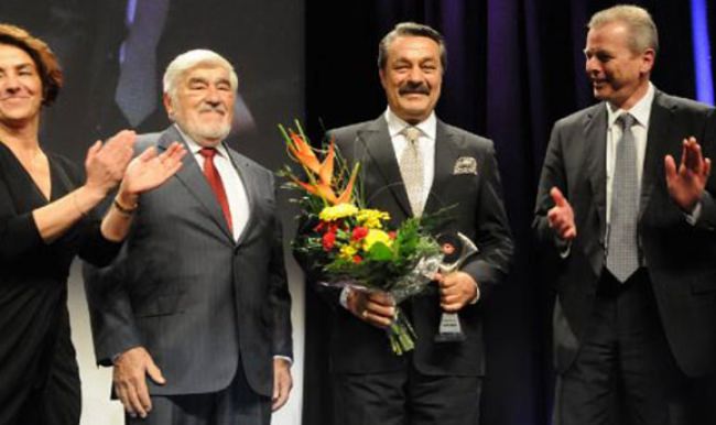 Kadir İnanır'ın katıldığı törende PKK propagandası