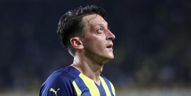 Kadro dışı bırakılan Mesut Özil'den bomba paylaşım