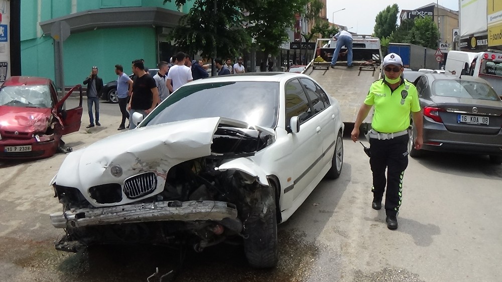 Kafa kafaya çarpıştılar: 1 yaralı 