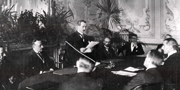 Kafanız karışmıyor mu laikçiler? Yunanistan’ın Lozan sevdası depreşti