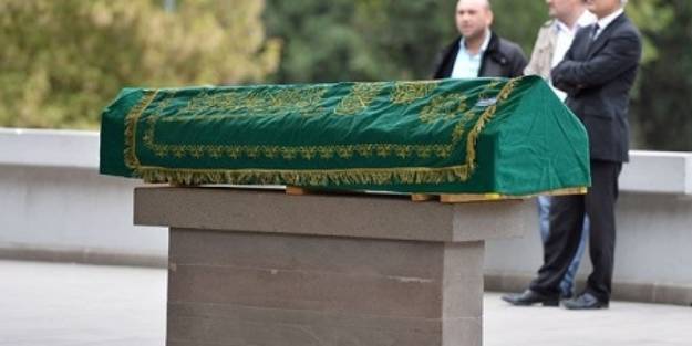 Kafası bazaya sıkışan çocuk hayatını kaybetti