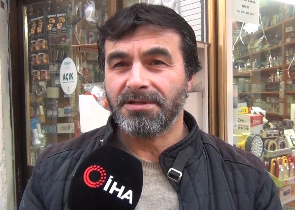Kafası plastik bidona sıkışan yavru köpek kurtarıldı 