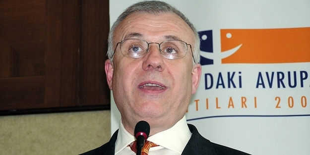 Asım Yenihaber: Kafası ile bel altı aynı seviyede olan yazar