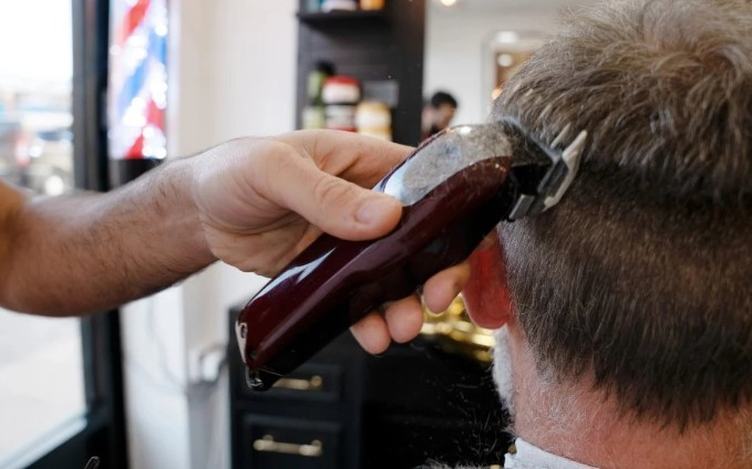 Kafayı Türk berberlere taktı! Bu da İngilizlerin Ümit Özdağ'ı