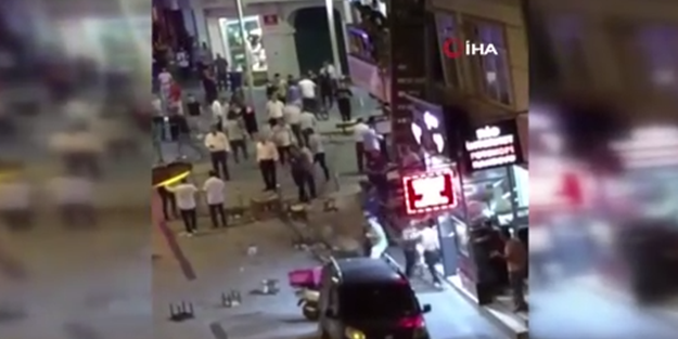 Kafe çalışanları masa yeri paylaşamadı! Zeytinburnu savaş alanına döndü..