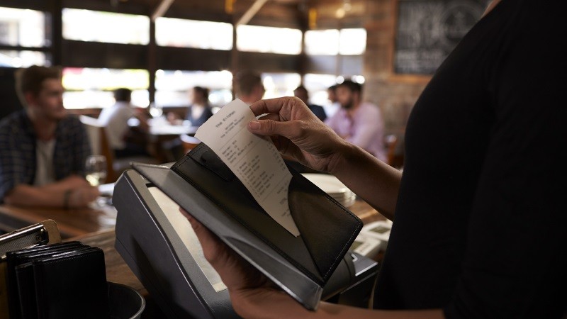 Kafe ve restoranlarda 'kuver' dönemi bitti: Ticaret Bakanlığı haksız ücrete "dur" dedi!