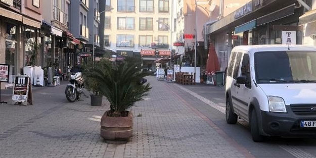 Kafeterya önündeki kavgayı ayırmak isterken canından oldu
