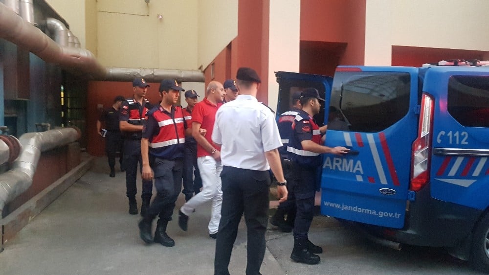 Kafeye ses bombası atan 3 zanlı tutuklandı 