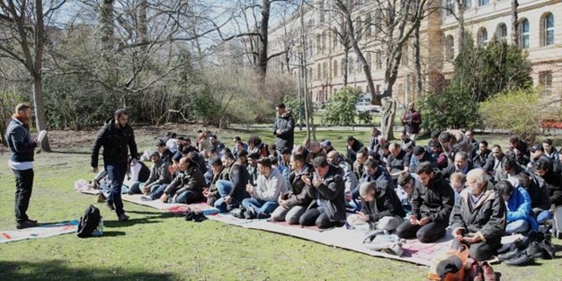Kafirler rahat durmuyor! 50 yıllık Mescid kapatıldı