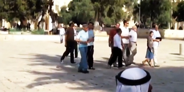 Kafirun suresiyle yahudilere tepki!