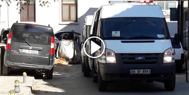 Kağıt toplama arabasından ceset çıktı!