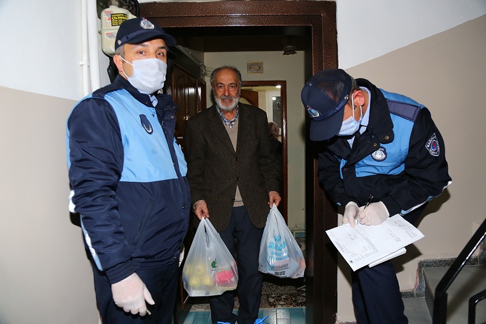 Kağıthane Belediyesi hasta ve yaşlılara yardım için özel ekip kurdu 