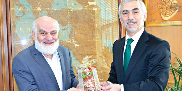 Kâğıthane Belediyesi ve Vahdet Vakfı’ndan Akit’e destek ziyareti