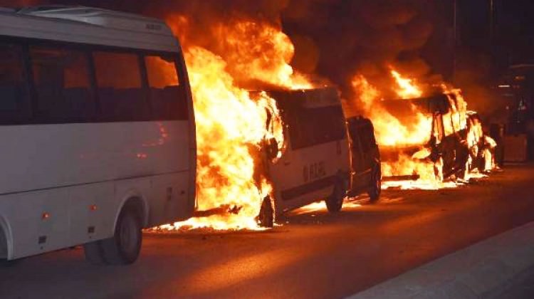 Kağıthane'de 5 araç birden kundaklandı