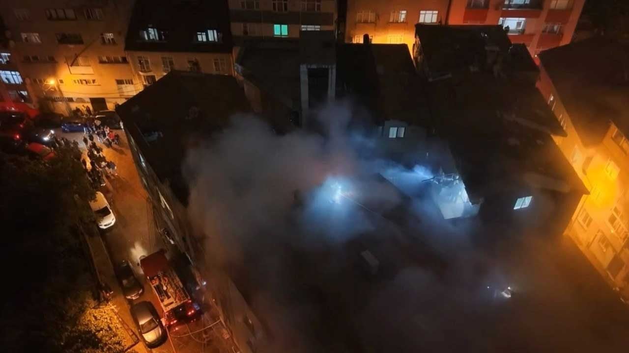 Kağıthane’de çatıya yayılan yangın bir saatte söndürüldü
