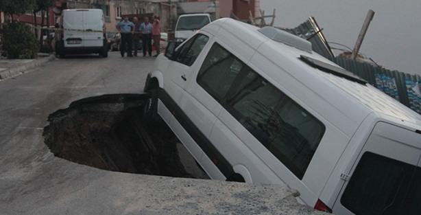 Kağıthane'de göçük meydana geldi
